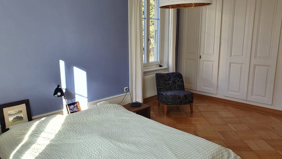 sz-fam-g_nachher.jpg Feng Shui-Farbkonzept in Schlafzimmer. Blau entspannt und inspiriert.