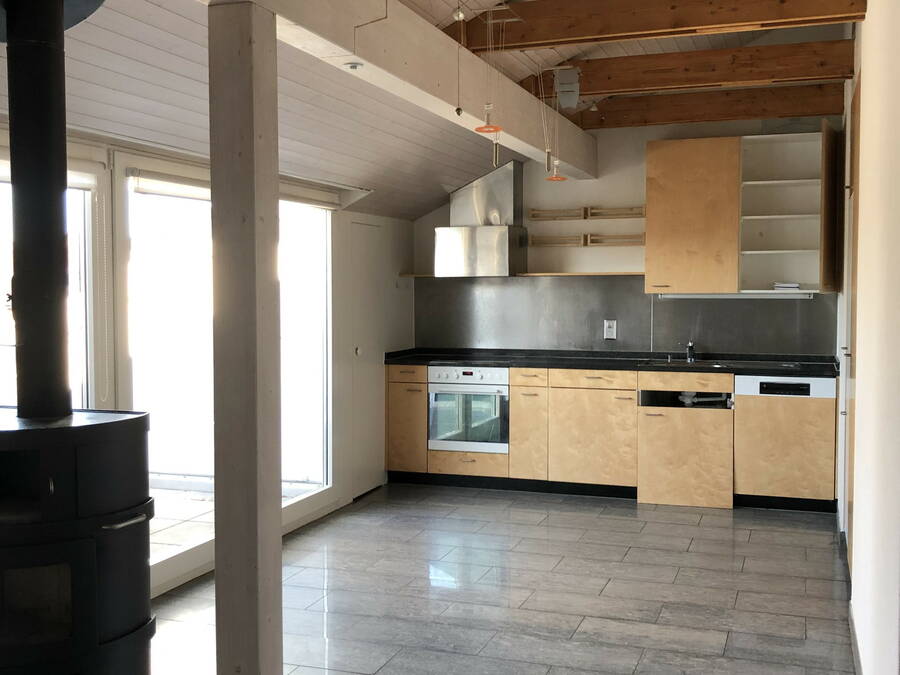kueche_dachgeschoss_vorher_website_def.jpg Vorher-Nachher-Vergleich: Wohnzimmer vor Feng Shui-Beratung